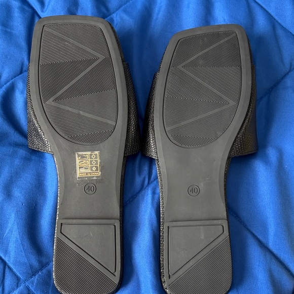 Zara Black Sandals with Gold Chain Detail - Picture 2 of 3